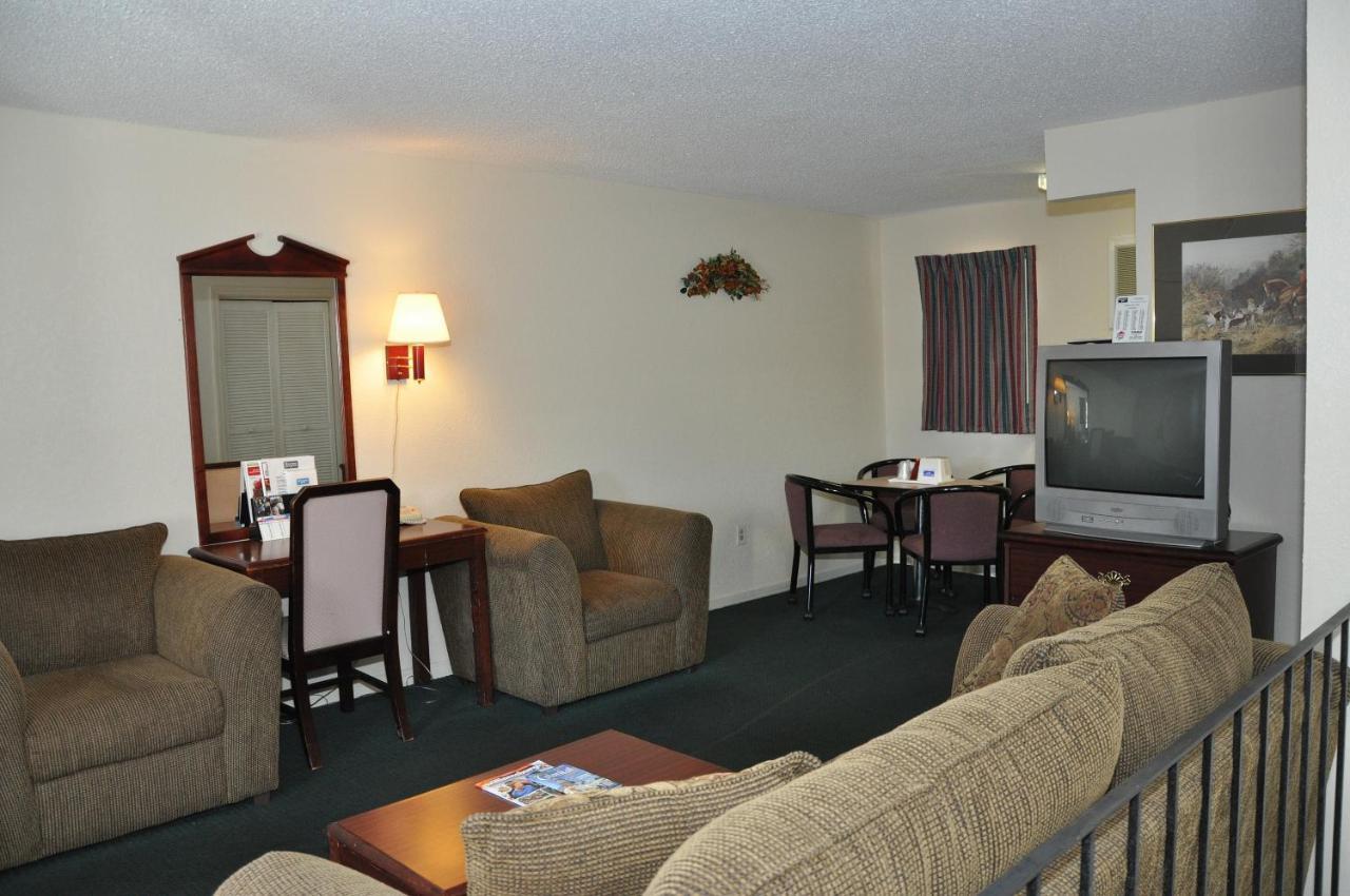 Merrimac Inn & Suites Williamsburg Exterior photo